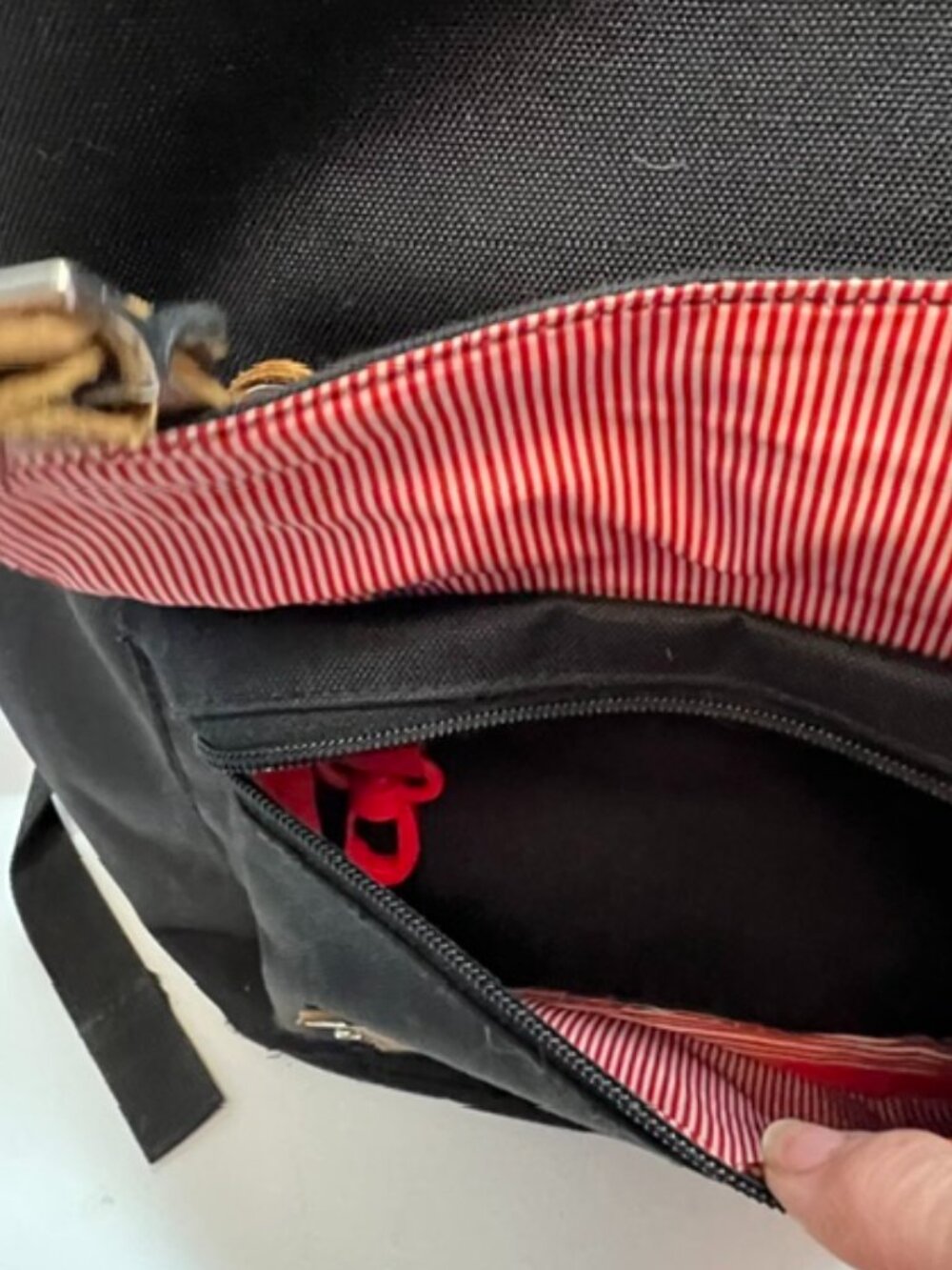 The Herschel Supply Co Retreat Backpack w/Laptop Slot Drawstring Closure Black - Picture 6 of 16